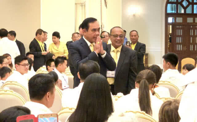นายกฯ อารมณ์ดีพูดอังกฤษ ทักทายเด็กไทยในสหรัฐฯ