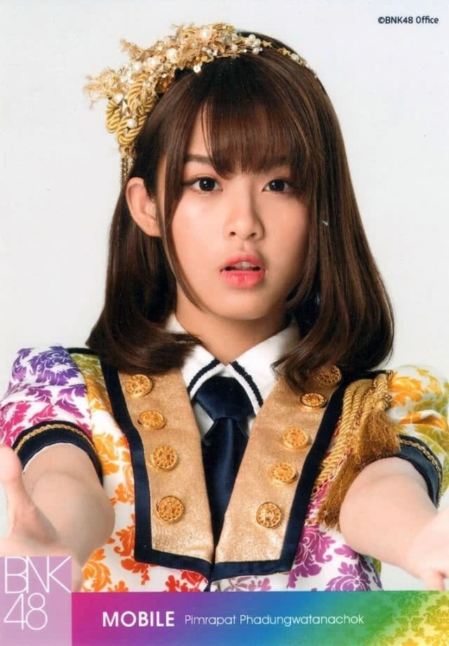 อลังการงานสร้าง!! โอตะ ซื้อโฆษณาหน้าลิฟต์ให้ "โมบายล์ BNK48"