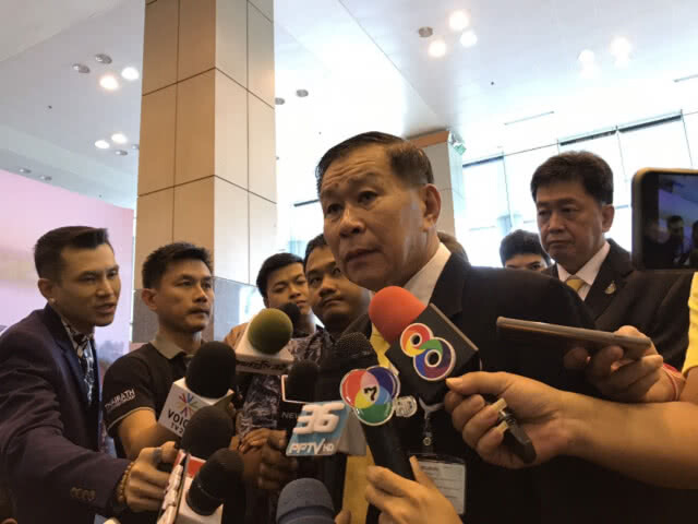 "เสรีพิศุทธ์" ตำหนิ "พล.อ.ประยุทธ์" เสียมารยาทแซว "จ่านิว"