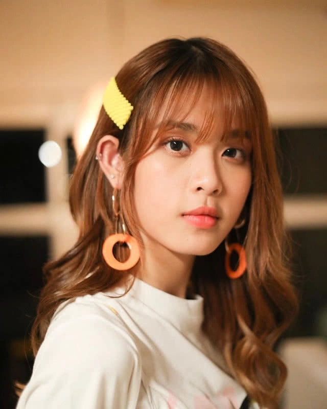 อลังการงานสร้าง!! โอตะ ซื้อโฆษณาหน้าลิฟต์ให้ "โมบายล์ BNK48"