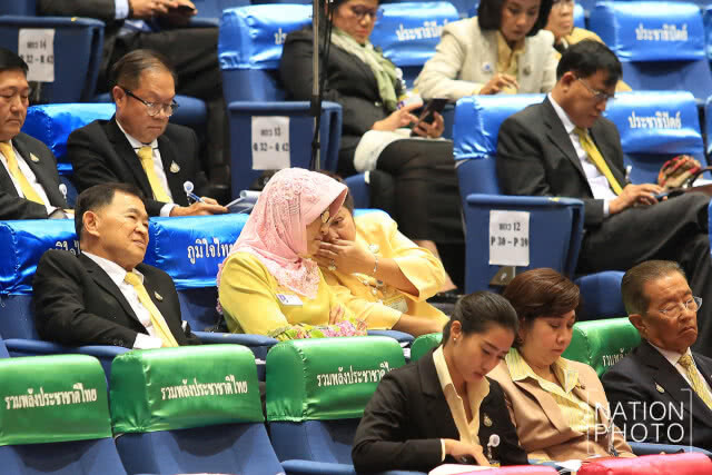 "ปวิน" ซัด "ส.ส.อนาคตใหม่" แต่งธีมชุดไทยเข้าสภา แทนที่จะเอาเวลาไปคุยเรื่องสาระ