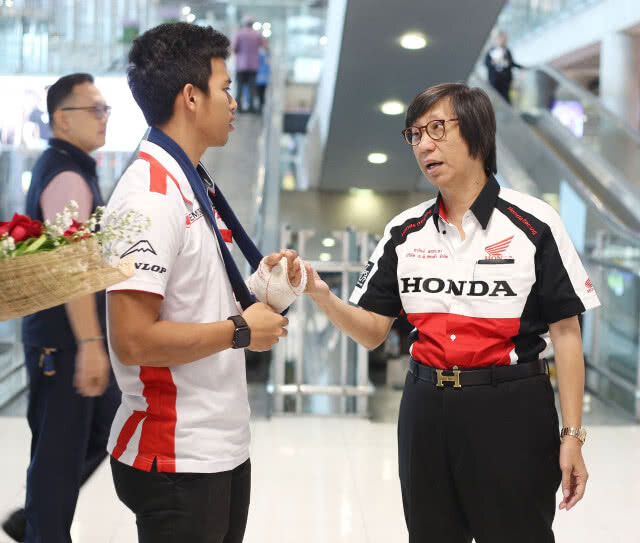 "สมเกียรติ"กลับไทยพักฟื้น- เอ.พี.ฮอนด้าพอใจผลงานครึ่งปีแรก