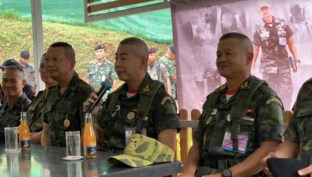 ผบ.ทบ. ลงพื้นที่ ธารโต-เบตง ยกเครดิต "ลุงตู่" สร้างสนามบินเบตง