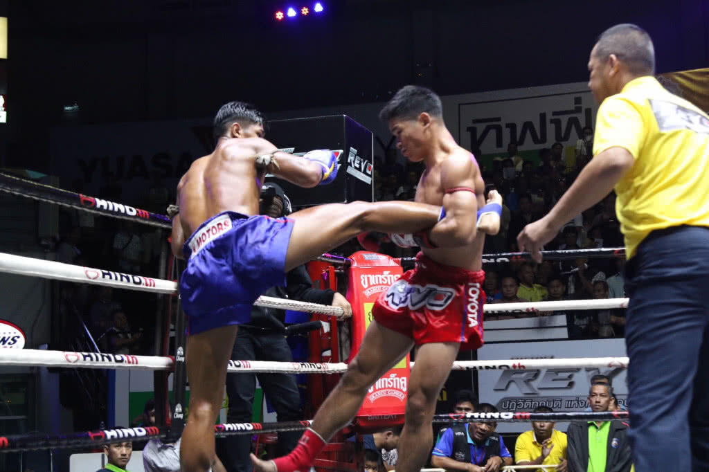 ตะเภาแก้วได้ใหญ่ ถล่มน็อค ลมหวล ยก4ศึกมวยเกียรติเพชรฯ ตะเภาแก้วได้ใหญ่ ถล่มน็อค ลมหวล ยก4ศึกมวยเกียรติเพชรฯ