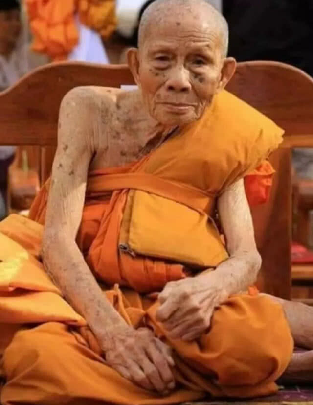 สิ้นแล้ว! "หลวงปู่สอ ขันติโก" พระเกจิอาจารย์ชื่อดัง 6 แผ่นดิน
