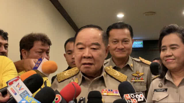 ประวิตร รับ มีผู้ไม่หวังดีกับ รบ. อีกมาก อาศัยช่องทำร้ายชาวบ้าน-จนท.รัฐ