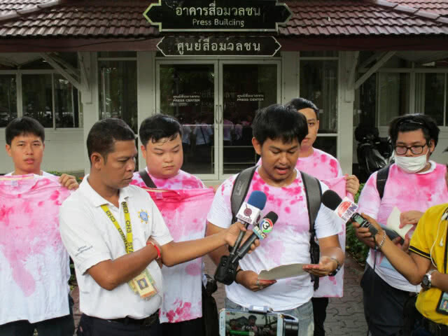 "เพนกวิน" นำกลุ่มนักศึกษาร้อง สตช. เร่งรัดคดีจ่านิวหลังผ่าน 7 วันไม่คืบ