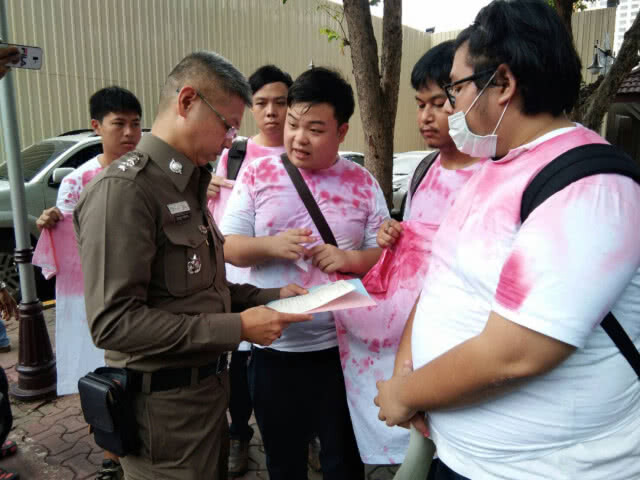 "เพนกวิน" นำกลุ่มนักศึกษาร้อง สตช. เร่งรัดคดีจ่านิวหลังผ่าน 7 วันไม่คืบ