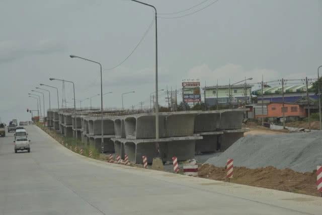 กรมทางหลวงสร้างสะพานข้ามแยกนิคมอุตฯ จ.ชลบุรี รองรับ EEC