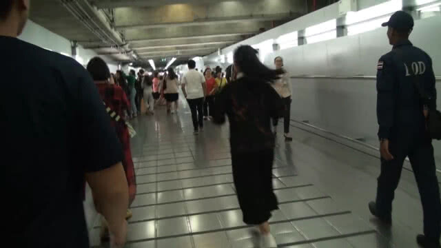 สุวรรณภูมิแทบแตก! "ลิซ่า แบล็คพิ้งก์" ถึงไทย !!