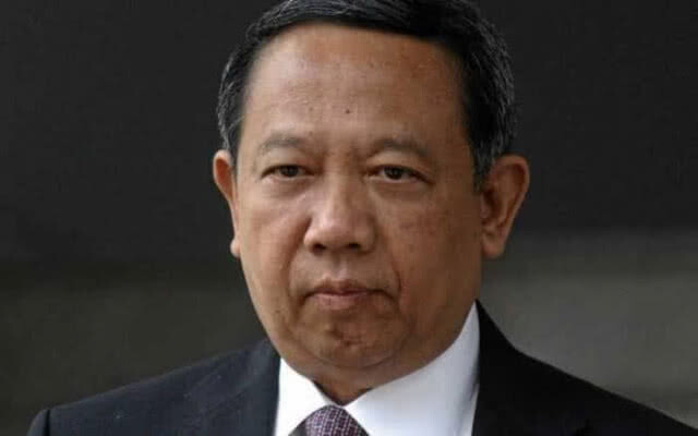 โปรดเกล้าฯ เรียกคืนเครื่องราชอิสริยาภรณ์ "ธาริต เพ็งดิษฐ์"