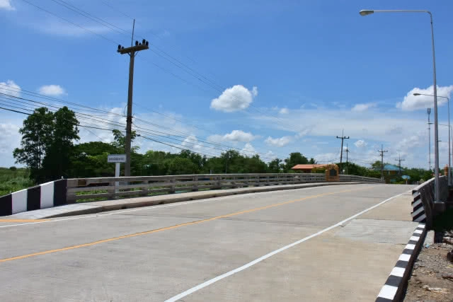 ทางหลวงชนบท สร้างสะพานข้ามคลองระบายใหญ่ชัยนาทป่าสัก จ.ลพบุรี บรรเทาความเดือดร้อน