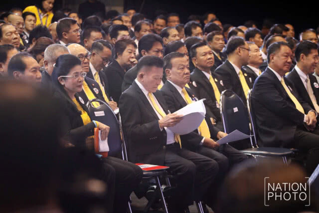 "เพื่อไทย" เลือก "สมพงษ์ " นั่งหัวหน้าพรรคตามคาด