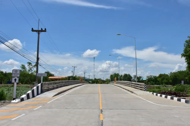 ทางหลวงชนบท สร้างสะพานข้ามคลองระบายใหญ่ชัยนาทป่าสัก จ.ลพบุรี บรรเทาความเดือดร้อน