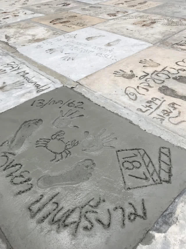 วิทยา ปานศรีงาม ประทับรอยมือรอยเท้า ที่ลานดารา ดวงดาว ดวงที่187 ของไทย