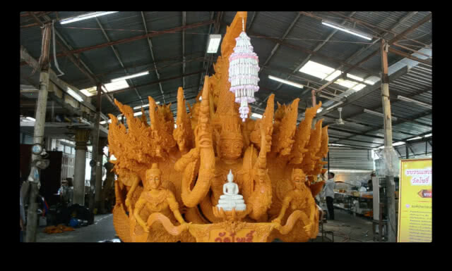 เผยโฉมแล้ว เทียนล้อการเมืองวัดโพธิ์ หุ่นเทียนลุงตู่-ธนาธร ร่วมขบวนนาวาธรรม