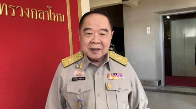 "ประวิตร" เชื่อมือ "ลุงตู่" คุมกลาโหม