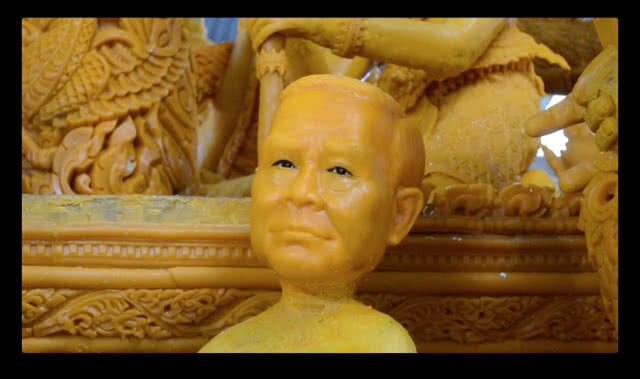 เผยโฉมแล้ว เทียนล้อการเมืองวัดโพธิ์ หุ่นเทียนลุงตู่-ธนาธร ร่วมขบวนนาวาธรรม
