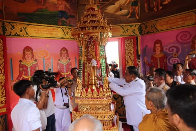 แห่ส่องทะเบียนรถอัญเชิญเถ้าอัฐิพระยาพิชัยดาบหัก