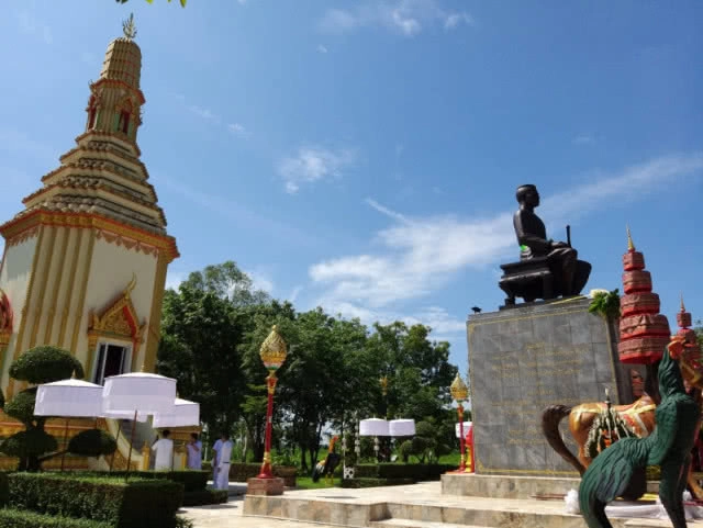 แห่ส่องทะเบียนรถอัญเชิญเถ้าอัฐิพระยาพิชัยดาบหัก