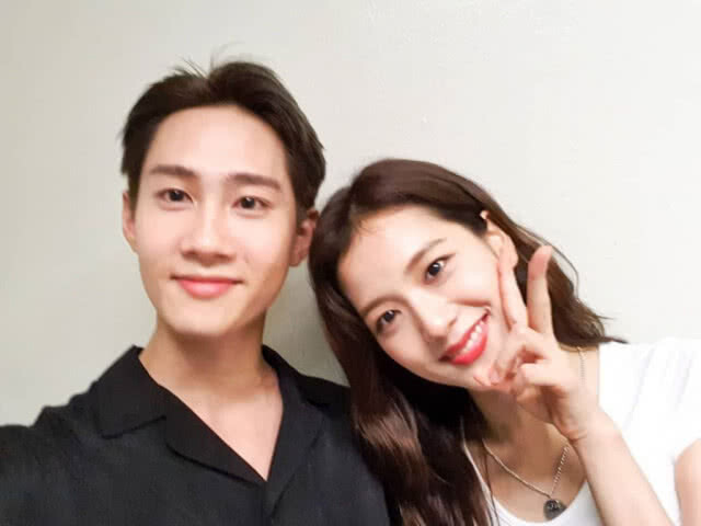 บลิ๊งค์ ลุกเป็นไฟ "ปอร์เช่-กัปตัน" แชะคู่สาวแบล็คพิงค์