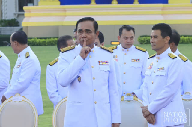 นายกฯ ส่งยิ้มก่อนนำ 'ครม.ใหม่' เข้าเฝ้าถวายสัตย์