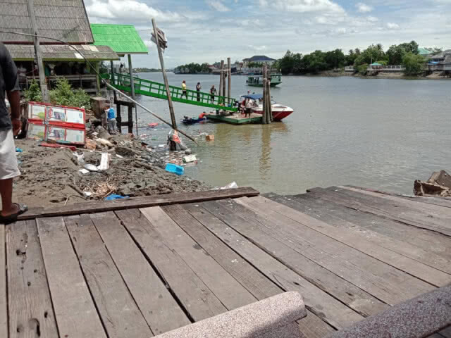 ด่วน! ศาลาริมน้ำแม่กลองทรุดทั้งหลัง สูญหาย 2 ราย