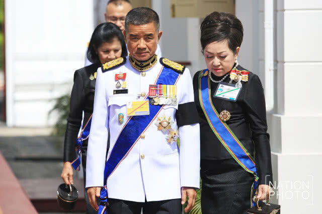 ในหลวง ร.10 เสด็จพระราชดำเนินมาทรงบำเพ็ญพระราชกุศล 50 วัน พล.อ.เปรม