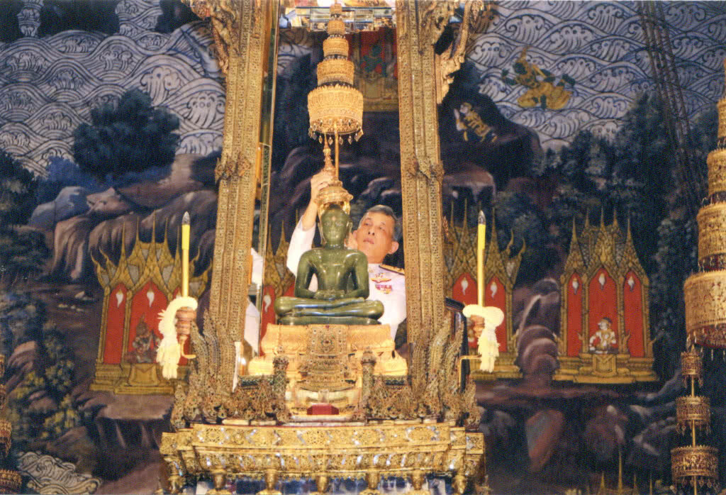 พระบาทสมเด็จพระเจ้าอยู่หัวฯ พระราชทานเทียนพรรษา ณ วัดพระปฐมเจดีย์ฯ