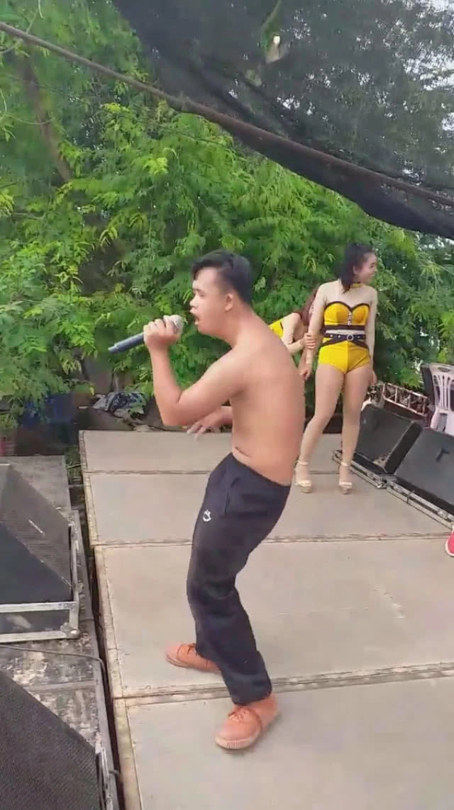 คัฟเวอร์งัดถั่งงัด สุดฮา!! จนแดนเซอร์ขำเต้นต่อไม่ได้