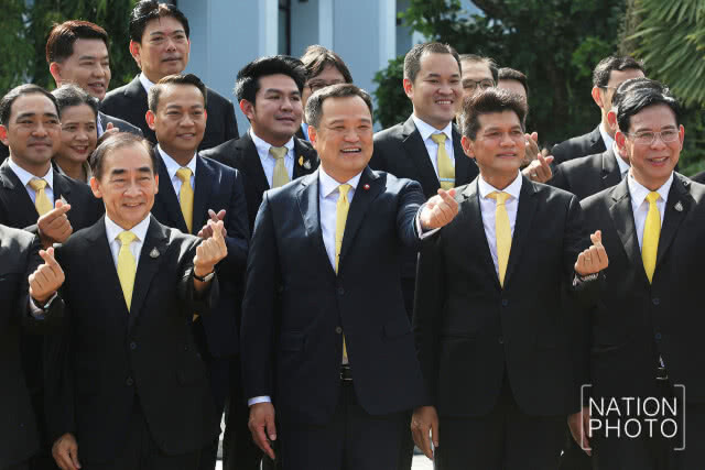 'อนุทิน' เตือน​ 'อ.เดชา'​ แจกน้ำมันกัญชา​ต้องรับผิดชอบเอง​ รับนัดคุยอาทิตย์​นี้​