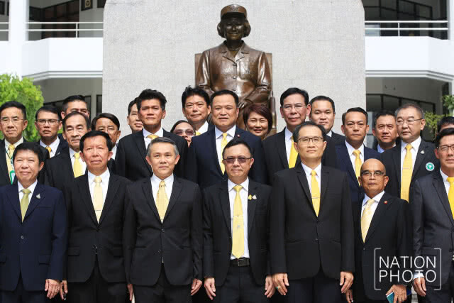 'อนุทิน' เตือน​ 'อ.เดชา'​ แจกน้ำมันกัญชา​ต้องรับผิดชอบเอง​ รับนัดคุยอาทิตย์​นี้​