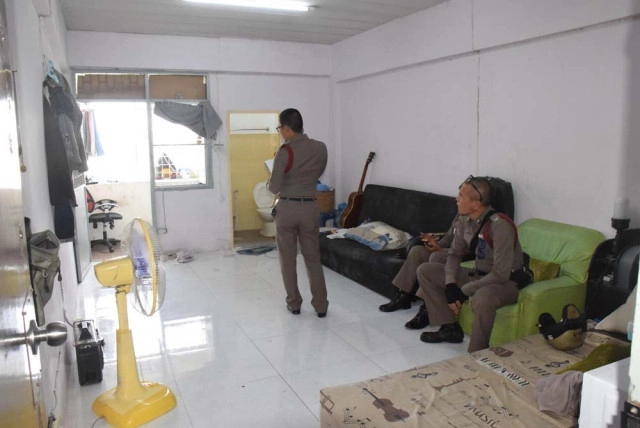 นร.ช่างกล พลาดท่าทำปืนตกพื้น กระสุนลั่นเจาะหัวตัวเองสาหัส