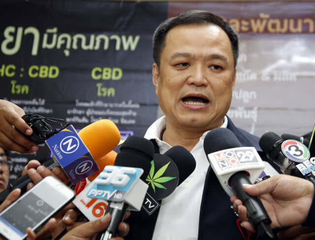 อนุทิน' ตั้งเป้าปลดล็อก​ 'กัญชา'​ ออกจากบัญชียาเสพติด​ เร็วที่สุด