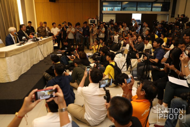 โป๊ะแตกกลางงานแถลง! เลขาฯราชสกุล "เทพหัสดิน" หลุดพูด "ผมโดนบังคับมา"