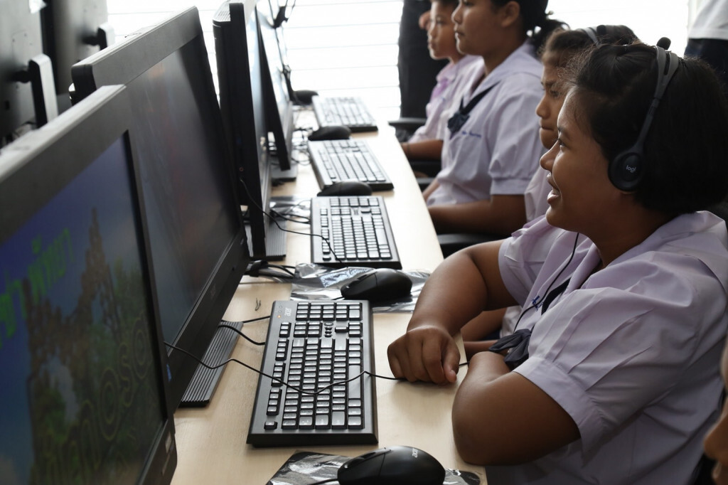 3 หมื่นครัวเรือน ลงทะเบียนตอบรับสิทธิ์ใช้เน็ต 'USO NET' ฟรี 3 ปี 3 หมื่นครัวเรือน ลงทะเบียนตอบรับสิทธิ์ใช้เน็ต 'USO NET' ฟรี 3 ปี