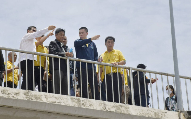 'ศักดิ์สยาม' ลงพื้นที่ดูจุดรถติดถนนพระราม 2