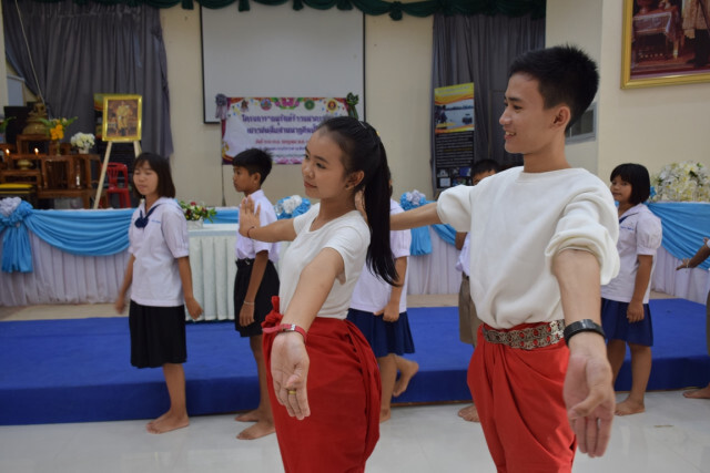 ชาวไทยเจ้าเอย ขออย่าละเลยในการทำหน้าที่