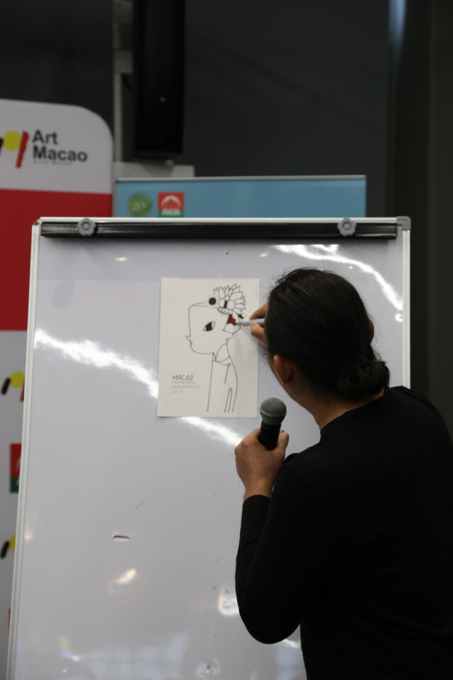 เซเลบริตี้ โชว์ฝีมือ วาดภาพ ในงาน "Art Macao Workshop"