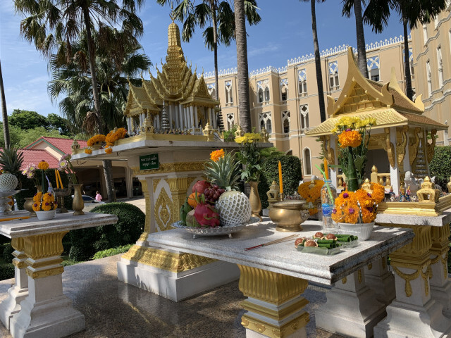 ประวิตร งดไหว้พระภูมิเจ้าที่ ย้ำนั่งรถไปโคราช