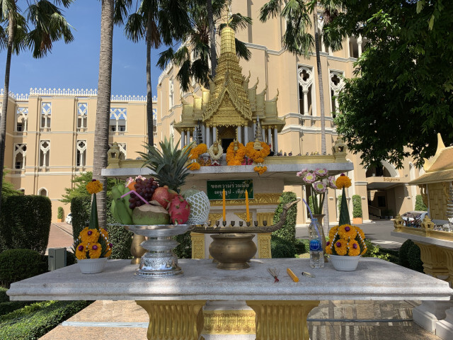 ประวิตร งดไหว้พระภูมิเจ้าที่ ย้ำนั่งรถไปโคราช