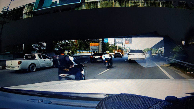เปิดกล้องติดหน้ารถนาทีระทึกไล่ยิงนศ.อาชีวะดับ