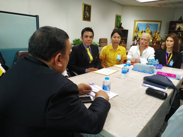 "อุกฤษณ์" ครูข้ามเพศ พบ รมว.พม. ขอความเป็นธรรม หลังโดนประเมินต่ำ