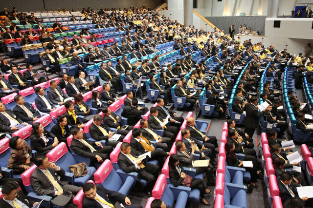 "ชวน" คาด คืนนี้ประชุมลากยาว ภาพรวมปกติดี