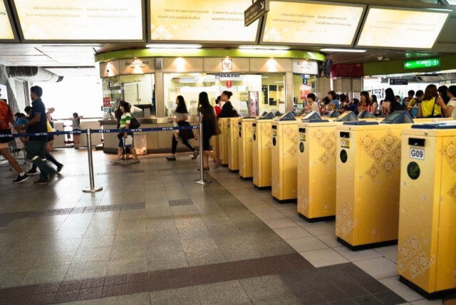 บีทีเอสเนรมิตสถานีสยาม เทิดพระเกียรติ ในหลวง ร.10