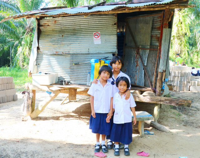 สร้างบ้านให้เด็กยากไร้