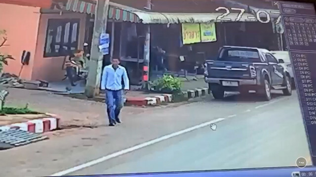 เผยภาพผู้ต้องสงสัยปล้นร้านทอง นำรองเท้าที่ใส่ก่อเหตุทิ้งถังขยะ