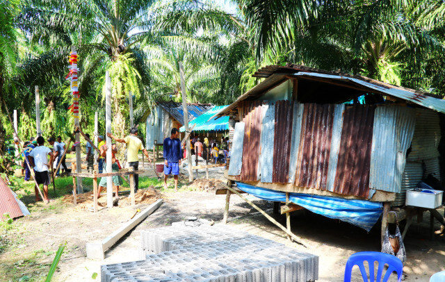 สร้างบ้านให้เด็กยากไร้