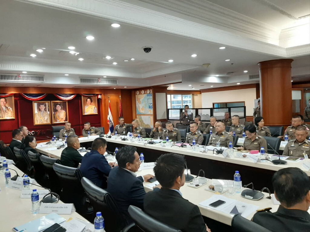 "ศรีวราห์" ระดมเจ้าหน้าที่ 1 หมื่นนาย ดูแลประชุมอาเซียน "ศรีวราห์" ระดมเจ้าหน้าที่ 1 หมื่นนาย ดูแลประชุมอาเซียน