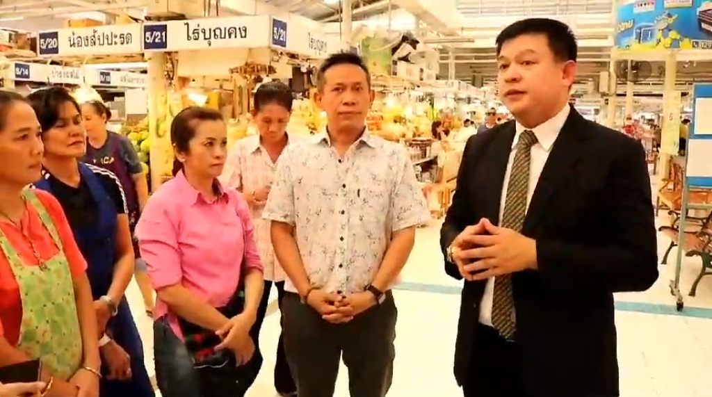 พ่อค้าแม่ค้าตลาดอ.ต.ก. ร้อง ส.ส.จตุจักร-หลักสี่ ถูกขึ้นค่าเช่าแผงค้าอย่างไม่เป็นธรรม